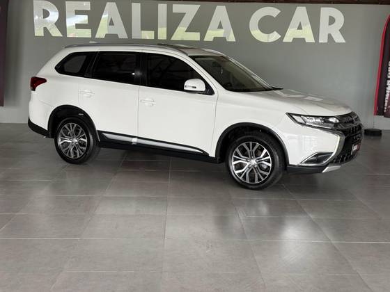 MITSUBISHI OUTLANDER 2.0 COMFORT 16V GASOLINA 4P AUTOMÁTICO MITSUBISHI OUTLANDER 2.0 COMFORT 16V GASOLINA 4P AUTOMÁTICO